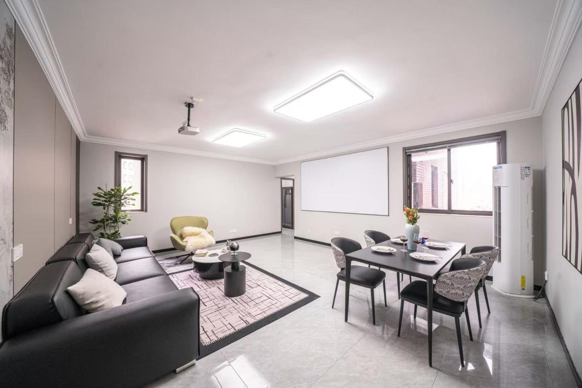 Lemon Deluxe 9 Apartment